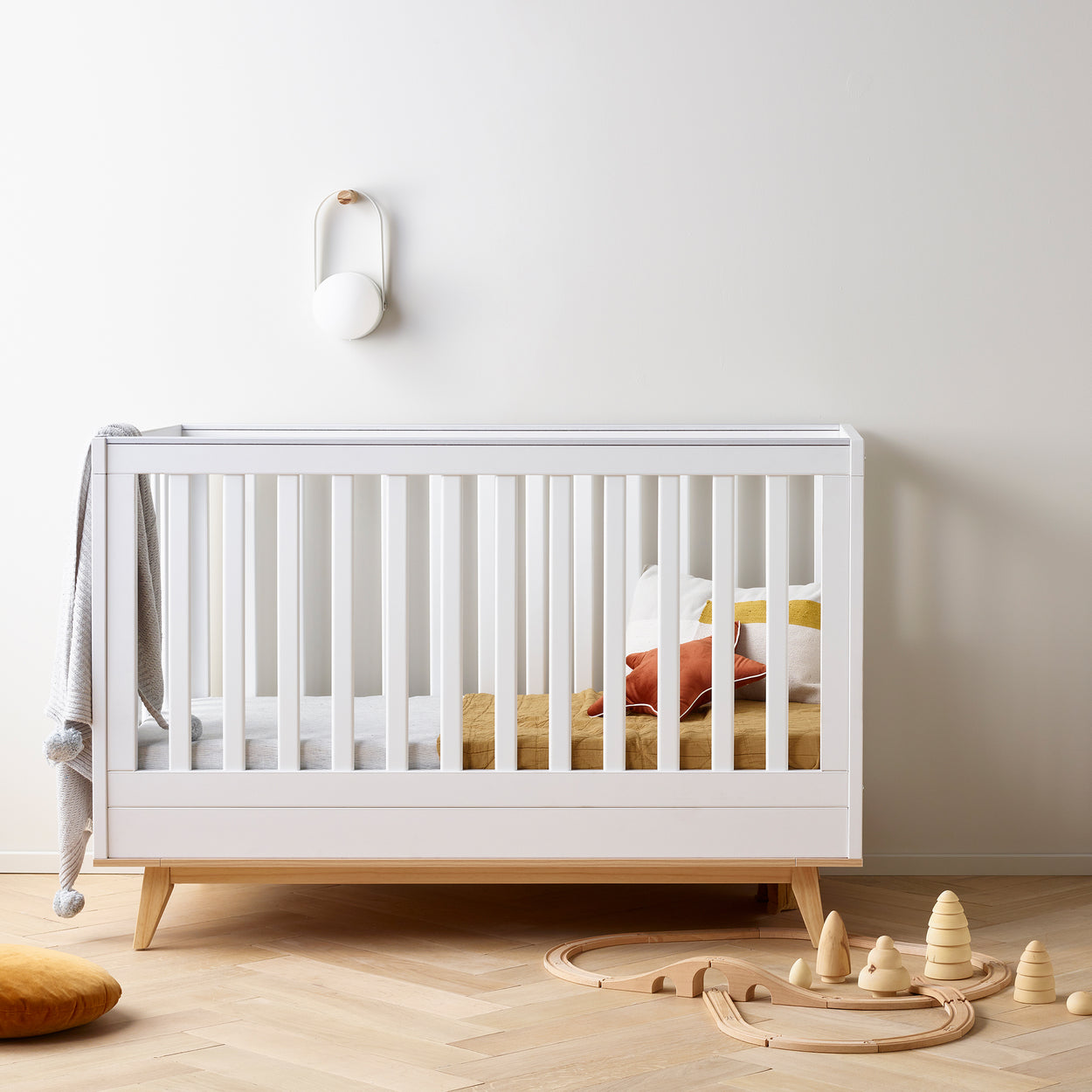 Aura Cot in White